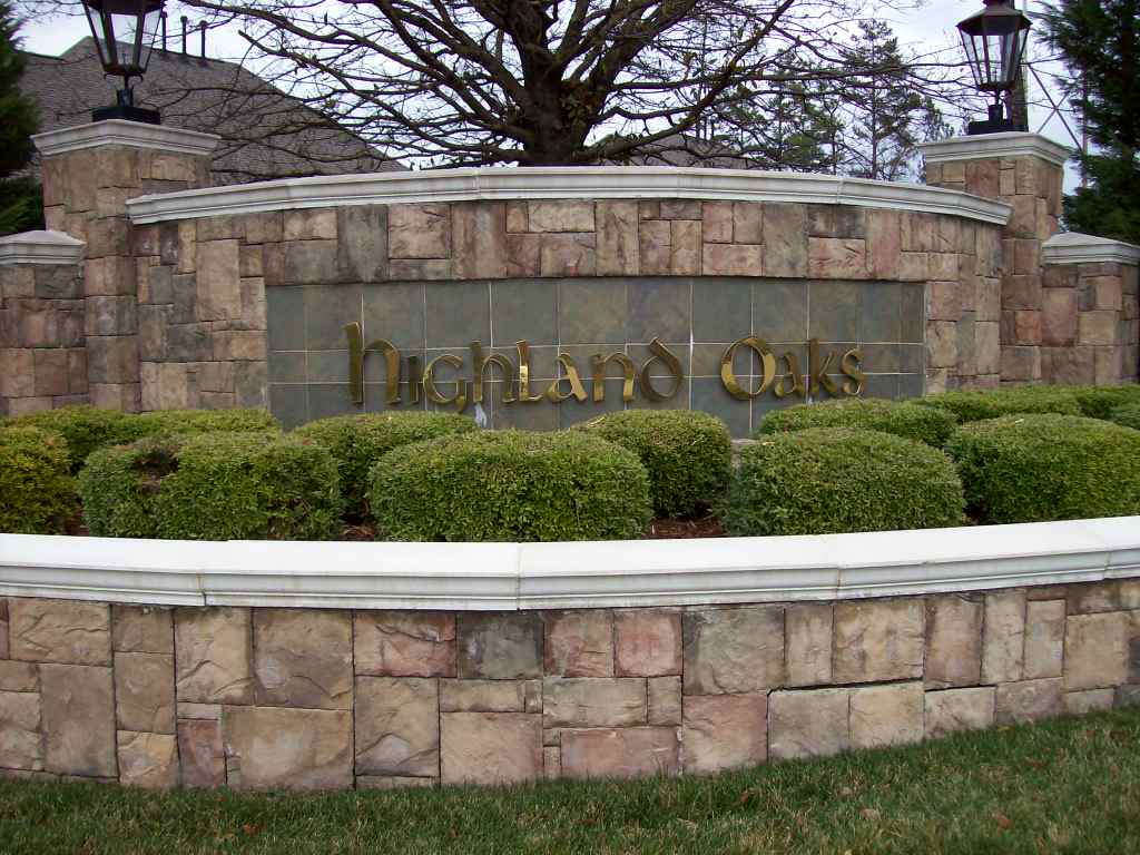 Highland Oaks Entrance Sign